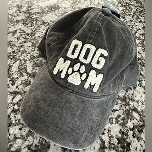 DOG MOM WOMEN’S HAT. BRAND NEW WITH TAGS. ONE SIZE FITS MOST.